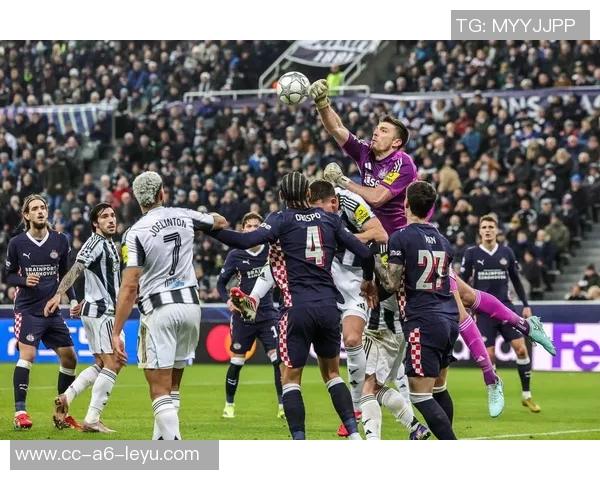 皇马备战本菲卡首发球员健身房训练罗德里戈积极参与合练提升状态 皇马备战本菲卡首发球员健身房训练罗德里戈积极参与合练提升状态