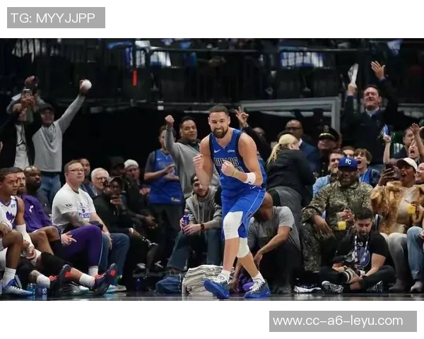 克莱三分火力全开全场9投6中贡献18分助力球队胜利 克莱三分火力全开全场9投6中贡献18分助力球队胜利